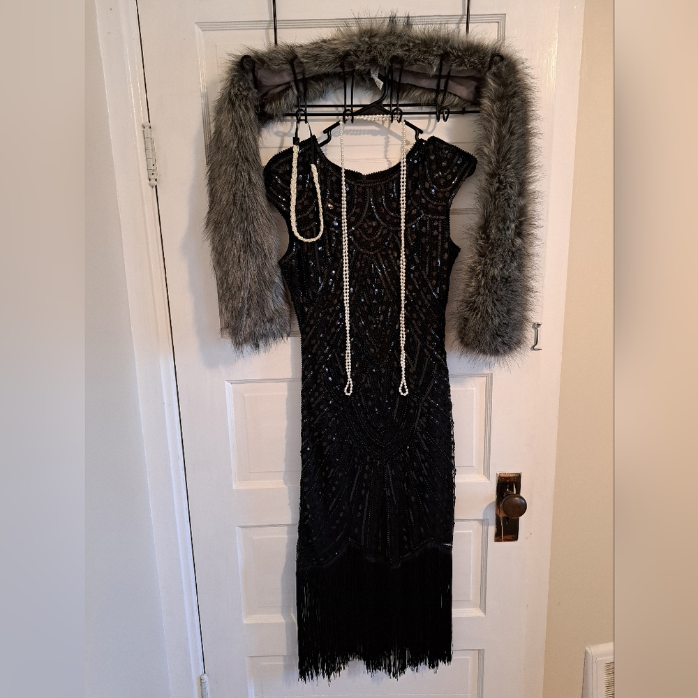 1920s Flapper Dress with Accessories